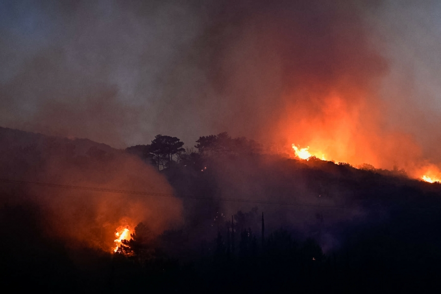Χωρίς ενεργό μέτωπο οι φωτιές σε Γορτυνία, Ηλεία και Ανατολική Μάνη - Σε επιφυλακή η πυροσβεστική