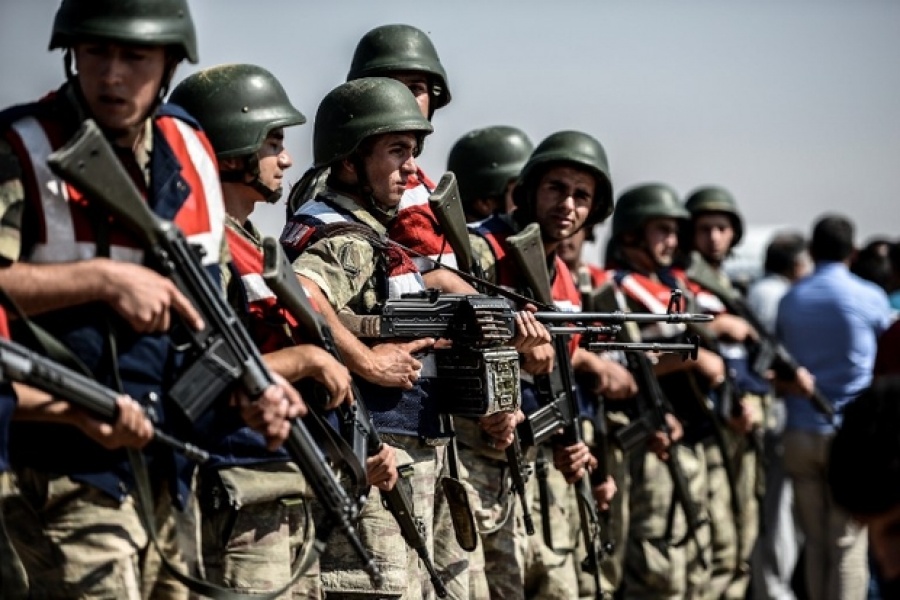 Τουρκία: Ενισχύει τις στρατιωτικές δυνάμεις στα σύνορα με τη Συρία