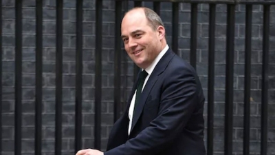 Ο Putin έχει... αποβλακωθεί εντελώς, δήλωσε ο υπουργός Άμυνας της Βρετανίας