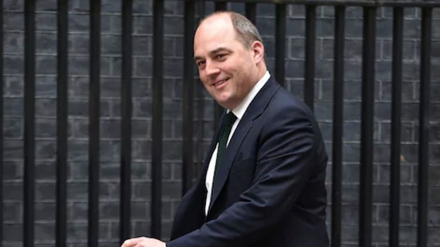 Ο Putin έχει... αποβλακωθεί εντελώς, δήλωσε ο υπουργός Άμυνας της Βρετανίας