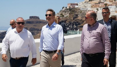 Η επίσκεψη του πρωθυπουργού στη Σαντορίνη