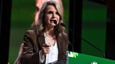 Αποστολάκη στο 4ο Συνέδριο ΠΑΣΟΚ-ΚΙΝΑΛ: Αγωνιζόμαστε να ανατρέψουμε εκλογικά τη ΝΔ, όχι να τη συμπληρώσουμε