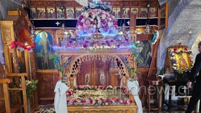 Χαμός στα Χανιά: Στόλισαν με led φωτάκια τον Επιτάφιο του Ιερού Ναού Προφήτη Ηλία