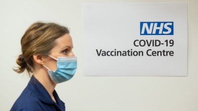 Covid: Πάνω από 14,5 εκατ. Βρετανοί έχουν λάβει την πρώτη δόση ενός εμβολίου