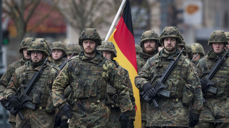 Ειδικός προειδοποιεί: Η Γερμανία, πριν τον πόλεμο με τη Ρωσία, θα κάνει «προθέρμανση» στην Πολωνία