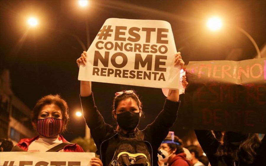 Περού: Ογκώδεις διαδηλώσεις στη Λίμα - Οι πολίτες διαμαρτύρονται για την απομάκρυνση του προέδρου