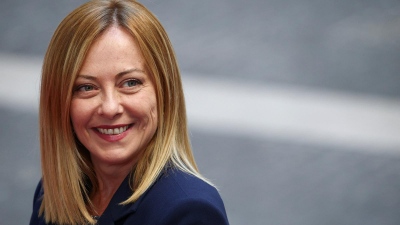 Πέρασε το διάταγμα Meloni στην Ιταλία: Όριο 30% ξένων μαθητών και απαγόρευση burqa και niqab στα σχολεία