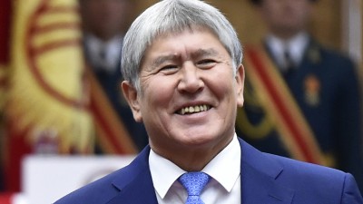 Κιργιστάν: Απόπειρα δολοφονίας κατά του πρώην προέδρου – «Γάζωσαν» το αυτοκίνητό του
