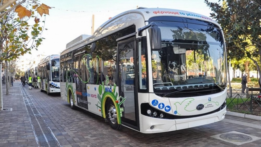 Πετρόπουλος: Παρέδωσε τα 5 πρώτα ηλεκτρικά λεωφορεία της BYD στον Δήμο Περιστερίου