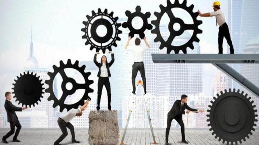 Όλα όσα πρέπει να γνωρίζετε: Οι 15 αλλαγές που έρχονται σε όρια ηλικίας, μισθούς και συντάξεις