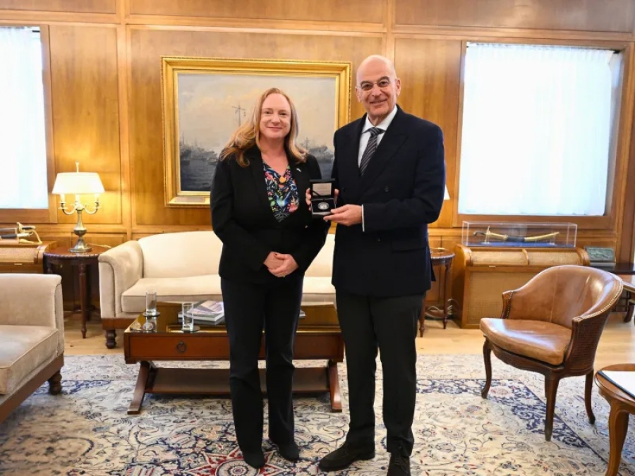 Συνάντηση Δένδια με την πρέσβη της Αυστραλίας Alison Duncan: Ενισχύεται η αμυντική συνεργασία των δύο χωρών