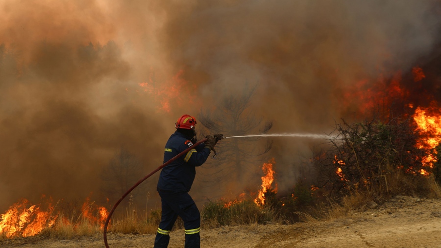 Βοιωτία: Φωτιά στο Λεοντάρι - Επιχειρούν 3 αεροσκάφη