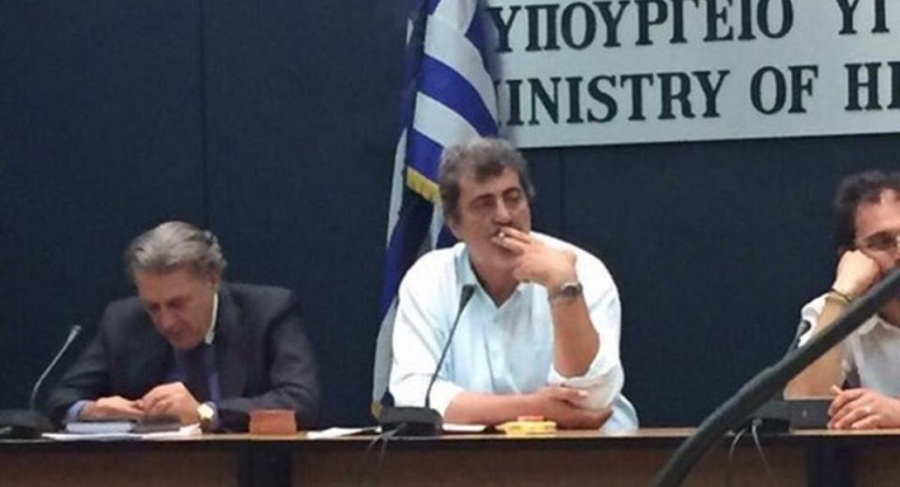 Πολάκης σε Επίτροπο Υγείας: Το τσιγάρο θα το κόψω όταν θέλω... ok guy;