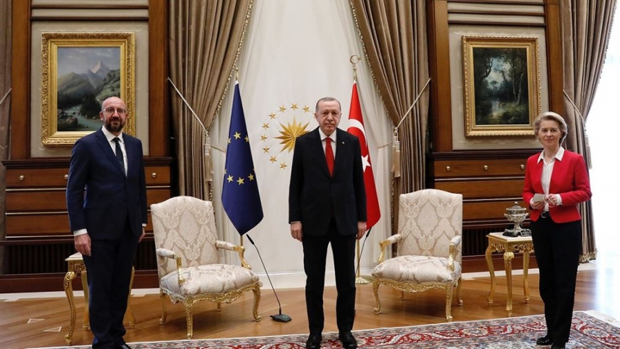 ΕΛΙΑΜΕΠ στο Politico: Ο Erdogan να μη διχάζει τους Ευρωπαίους, όπως στην περίπτωση του «SofaGate»
