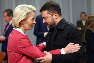 Σκληρή γλώσσα Bowes για το σκοτεινό παρασκήνιο του «club πολέμου» και την αλληλογραφία Von der Leyen - Zelensky
