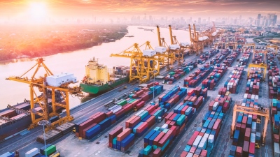 Οι εισαγωγείς θωρακίζονται με... περισσότερα μετρητά - Μειώνουν τα αποθέματα για να αντέξουν τους δασμούς