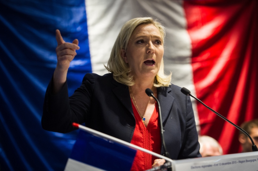 Πυρά Le Pen σε Macron: Οδήγησε τη Γαλλία στο χάος, τώρα την οδηγεί σε πόλεμο