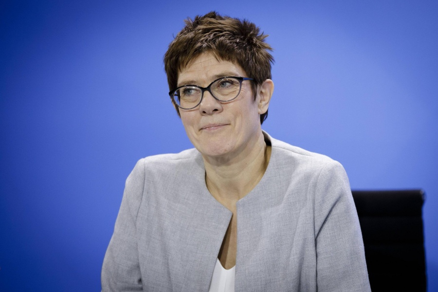 Annegret Kramp-Karrenbauer: Ποια είναι η νέα ηγέτης του CDU και τι θα σημάνει η εκλογή της για Ελλάδα και Ευρωζώνη