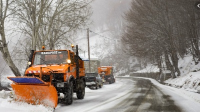 «Ζηνοβία»: Λευκός κλοιός με πολικές θερμοκρασίες - Ανοίγει σταδιακά η Εθνική Αθηνών - Λαμίας - Στις Αφίδνες ο Καραμανλής