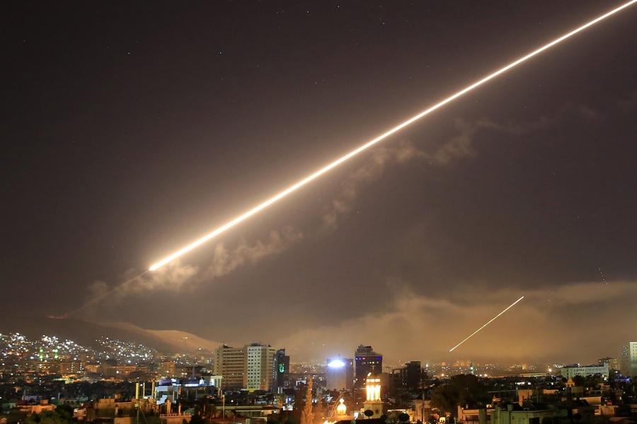 Σειρήνες πολέμου στη Συρία - Σφυροκόπημα από το Ισραήλ, απάντηση στα ιρανικά «χτυπήματα»