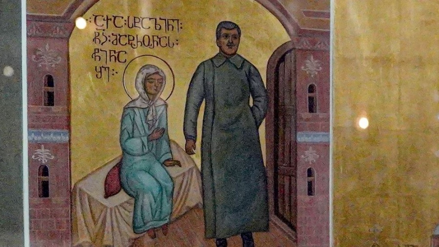 Γεωργία: Αγιοποίησαν τον ... Στάλιν - Εικόνα στον καθεδρικό της Τιφλίδας απεικονίζει αγία να τον ευλογεί
