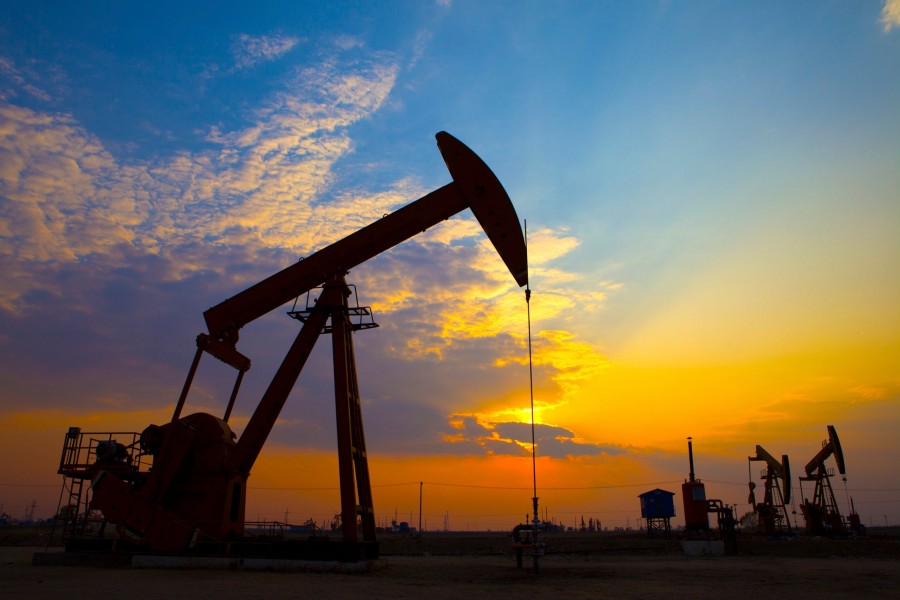 Με ήπια πτώση έκλεισε το πετρέλαιο, «ράλι» 10% για την εβδομάδα