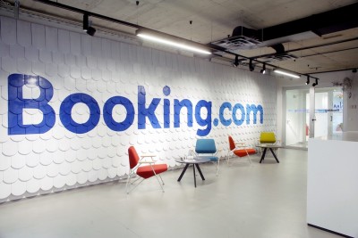 Η Booking.com απολύει το ένα τέταρτο των εργαζομένων