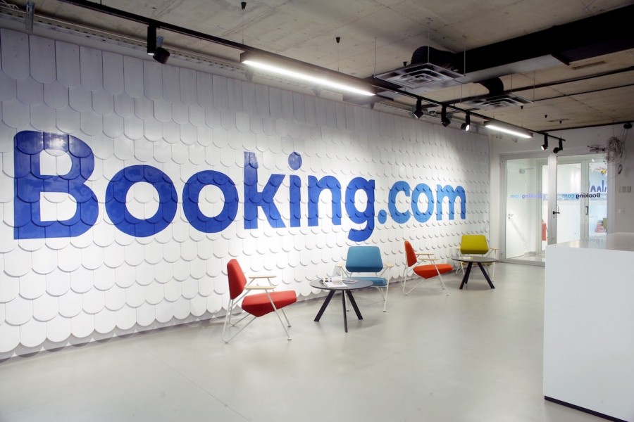 Η Booking.com απολύει το ένα τέταρτο των εργαζομένων