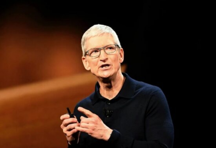 Προκαλεί τον Trump ο Tim Cook της Apple - Δεσμεύεται για νέες επενδύσεις στην Κίνα