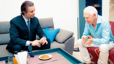 Ανατροπή - Ο γιος του Haftar εξαιρεί την Ελλάδα από το επεισόδιο με τους ευρωπαίους - Θερμή συνάντηση στην ελληνική κοινότητα