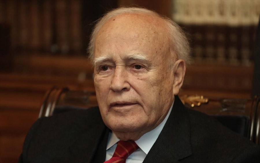 Το ύστατο χαίρε στον Κάρολο Παπούλια – Με τιμές αρχηγού κράτους η εξόδιος ακολουθία