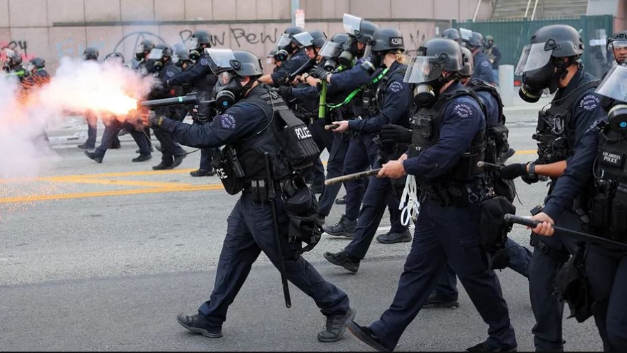 Ακήρυχτος εμφύλιος στις ΗΠΑ - Ο Trump απειλεί με φυλακίσεις Δημοκρατικούς και χρήση του Νόμου περί Εξέγερσης