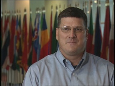 Ritter (Πρώην CIA): Το ΝΑΤΟ απέτυχε, διαθέτει όπλα για τα σκουπίδια.... και χοντρούς στρατιώτες χωρίς δεξιότητες