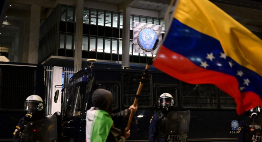 Συγκέντρωση διαμαρτυρίας για τη Βενεζουέλα έξω από την πρεσβεία των ΗΠΑ – Κλειστοί δρόμοι στην Αθήνα