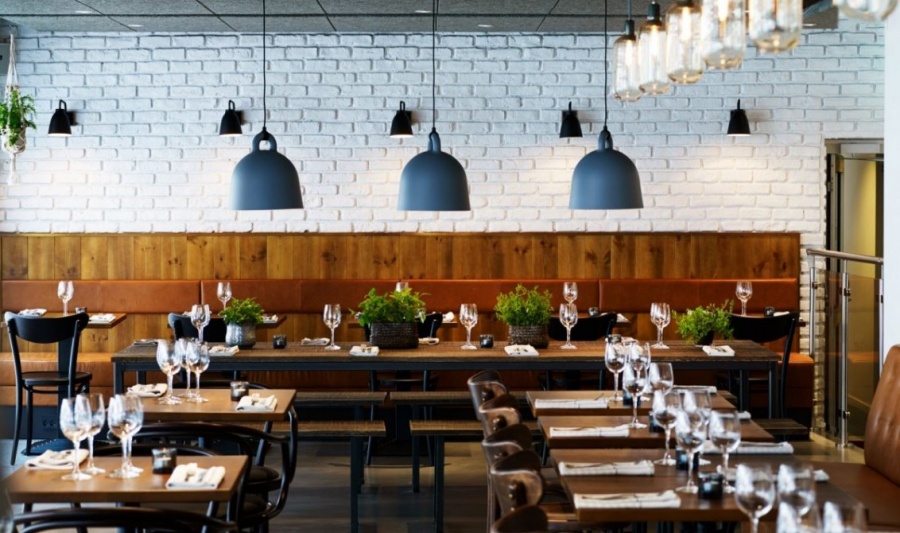 Την επαναλειτουργία της εστίασης στις  25 Μαΐου ζητά η κυβέρνηση από την Υγειονομική Επιτροπή