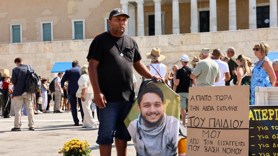 Τέμπη: Αναβολή της εκταφής του γιου του Πάνου Ρούτσι ζήτησε η Ζωή Κωνσταντοπούλου - Τι συνέβη