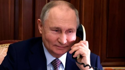 Απίστευτο - Ο Putin παρέδωσε στον Trump... διάλεξη Ιστορίας για τη ρωσική συμβολή στην Αμερικανική Επανάσταση