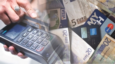 Βουτιά στις συναλλαγές με πλαστικό χρήμα το 2020