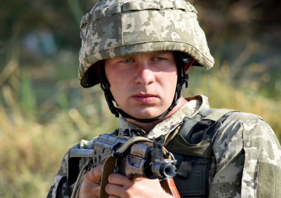 Φρίκη στο Kursk – Ουκρανοί στρατιώτες πυροβόλησαν και σκότωσαν άμαχο που πήγε να πάρει φαγητό από το σπίτι του