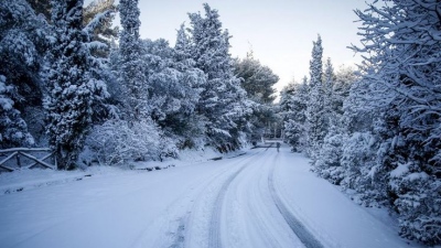 Η εξέλιξη της κακοκαιρίας AVGI - Χιονοπτώσεις και σε περιοχές με χαμηλό υψόμετρο - Οι κλειστοί δρόμοι και τα σχολεία με  τηλεκπαίδευση