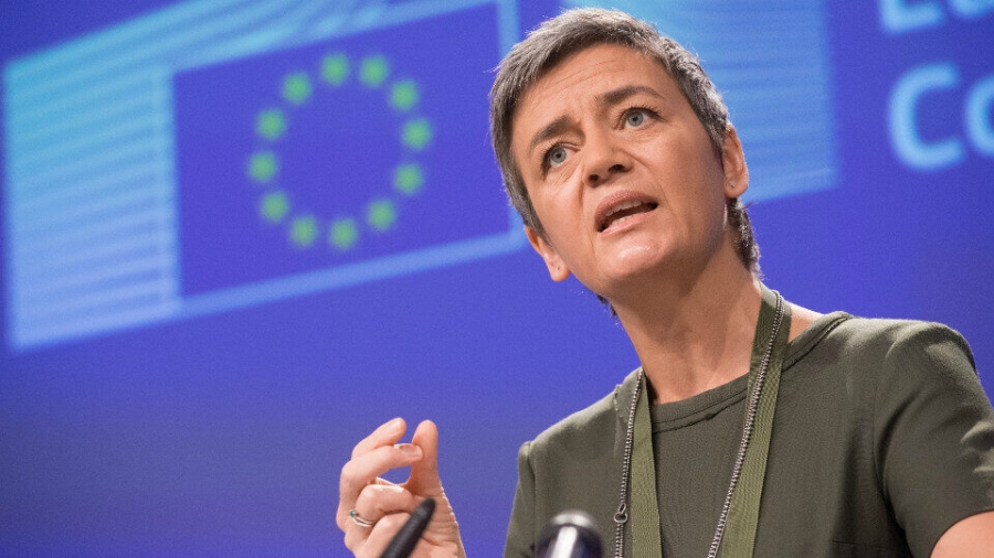 Vestager: Η ΕΕ δεν μπορεί να αντέξει έναν εμπορικό πόλεμο με τις ΗΠΑ