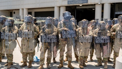 Οι δικαστές στις ΗΠΑ υποστηρίζουν τους Antifa - Μπλοκάρουν την ανάπτυξη της Εθνοφρουράς στο Illinois