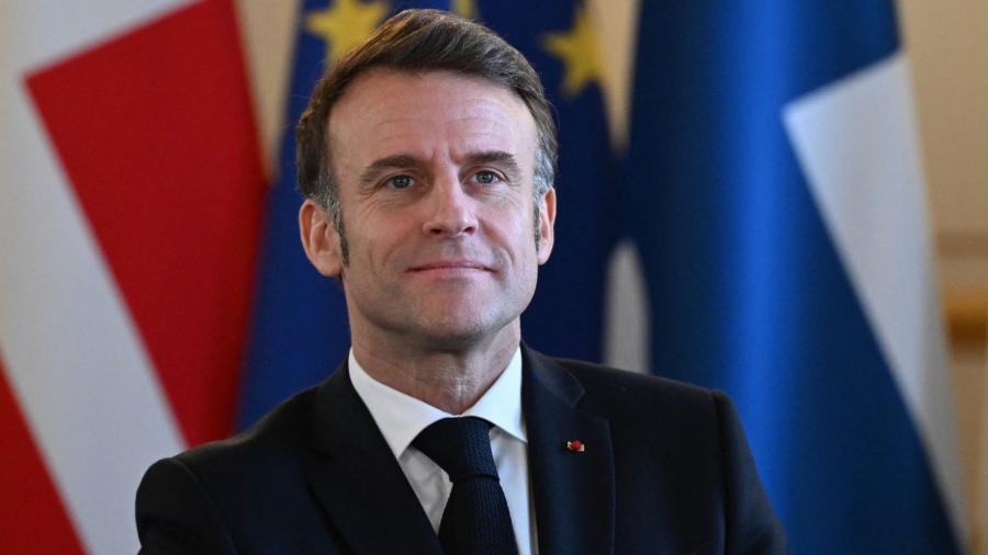 Ρωσικά μέσα ενημέρωσης: Τα Αρχεία Epstein αποκάλυψαν το «αγόρι του Macron» - To σχόλιο του Steve Bannon