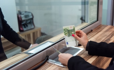 Τέλος οι περιορισμοί για τον κορωνοϊό στις τράπεζες - Υποχρεωτική η χρήση της μάσκας