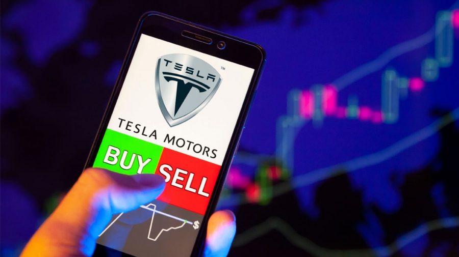 Άνοδος σε κέρδη και έσοδα για την Tesla, αλλά η μετοχή διολισθαίνει