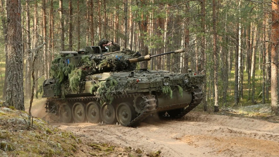 Σοκαριστική αποκάλυψη - Η Λετονία ξεφορτώνεται παλιά τεθωρακισμένα στέλνοντας τα στην Ουκρανία