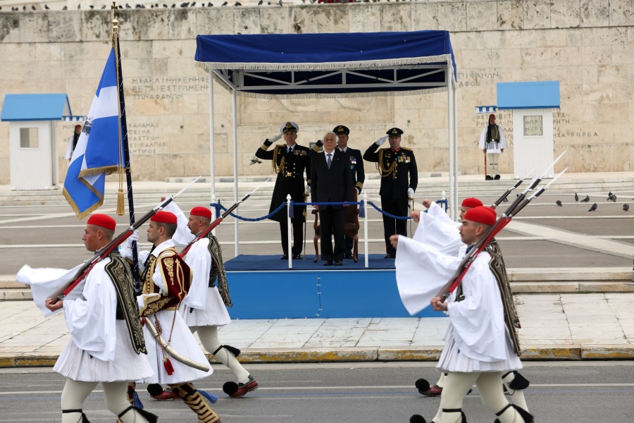 Εντυπωσιακή η στρατιωτική παρέλαση για την 25η Μαρτίου στην Αθήνα, παρουσία του Προέδρου της Δημοκρατίας