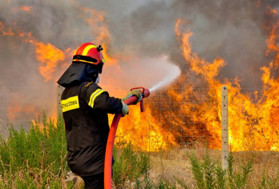 Τριάντα δύο πυρκαγιές από το πρωί - Υπό μερικό έλεγχο σε Κερατέα και Φθιώτιδα, ύφεση σε Ιτέα και Λάρισα