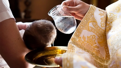 Ιερέας έλεγε μία λέξη λάθος και ακυρώθηκαν οι βαφτίσεις που είχε κάνει