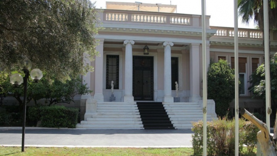 Μαξίμου: Ο Μητσοτάκης ομολόγησε πως σκοπεύει να προσφύγει στο ΔΝΤ -  Οι αντιδράσεις των κομμάτων